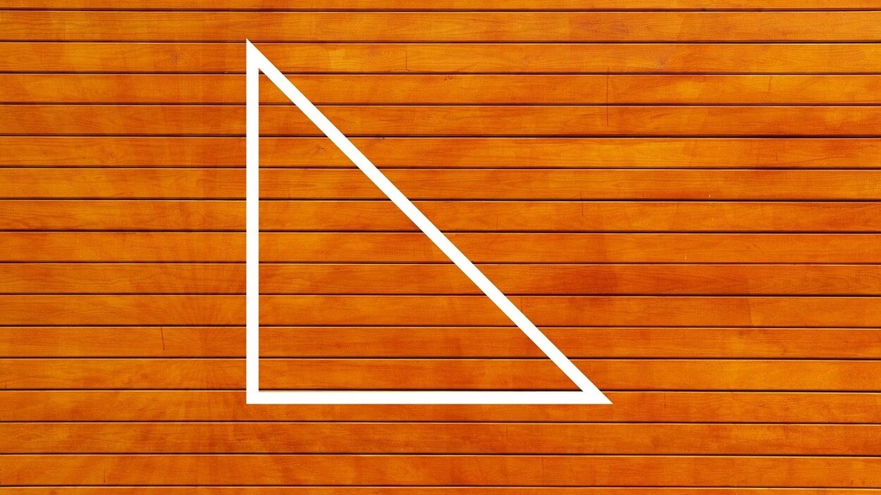 Una imagen de un triángulo rectángulo.