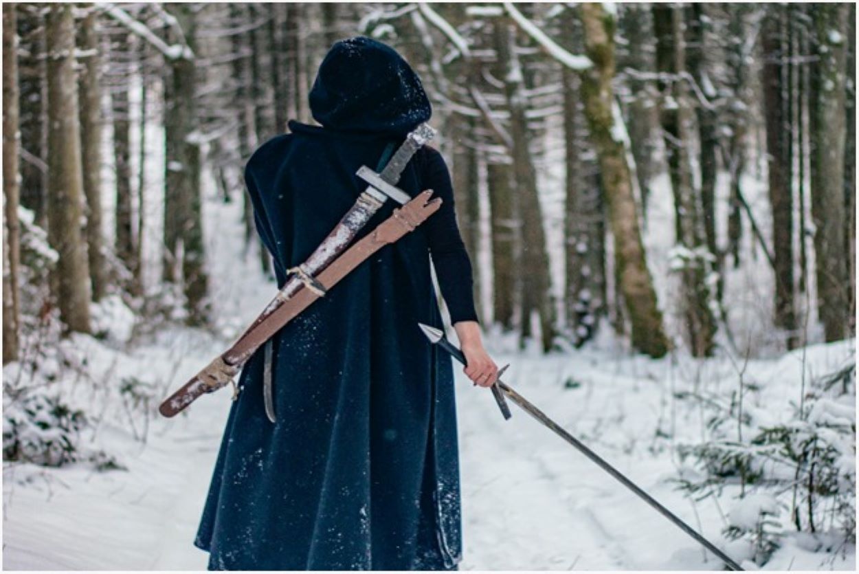 La cimitarra es una espada curva.