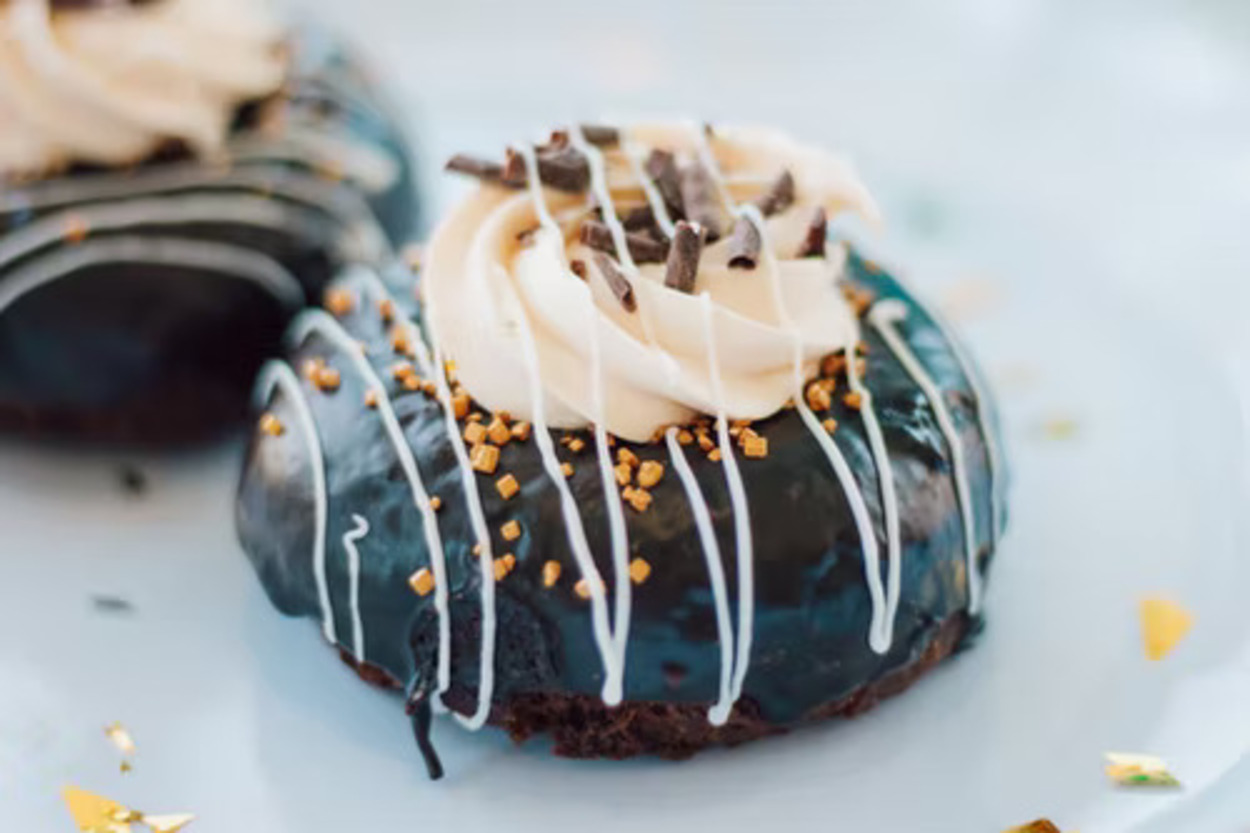 Rosquillas de crema Bavarian VS Boston (Dulce diferencia) – Todas las diferencias Rosquilla de boston