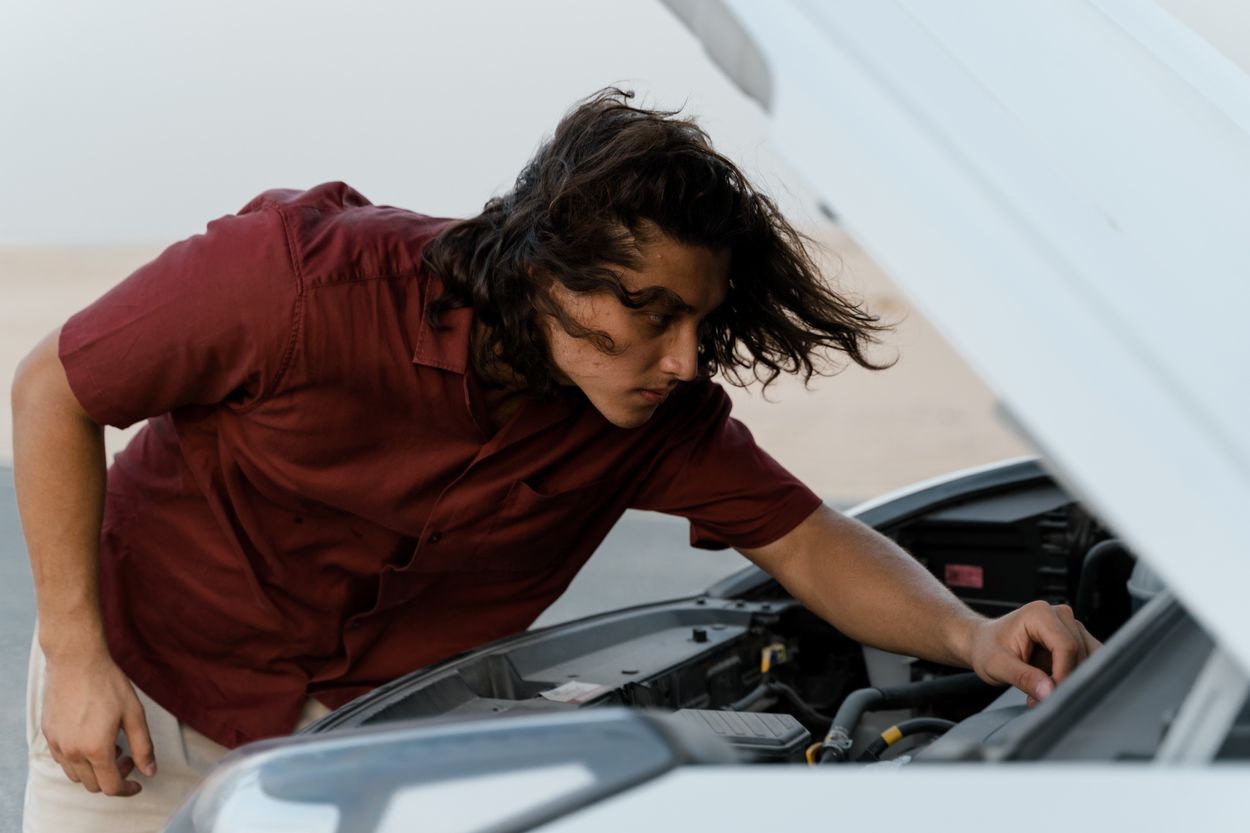 ¿Debe conducir el automóvil con un sensor de presión de aceite defectuoso?