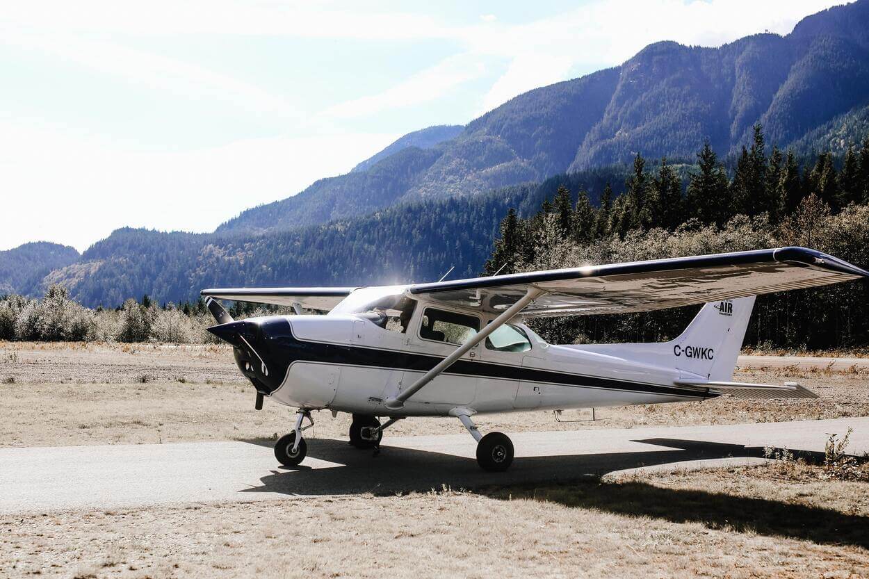 Cessna 152 está listo para despegar