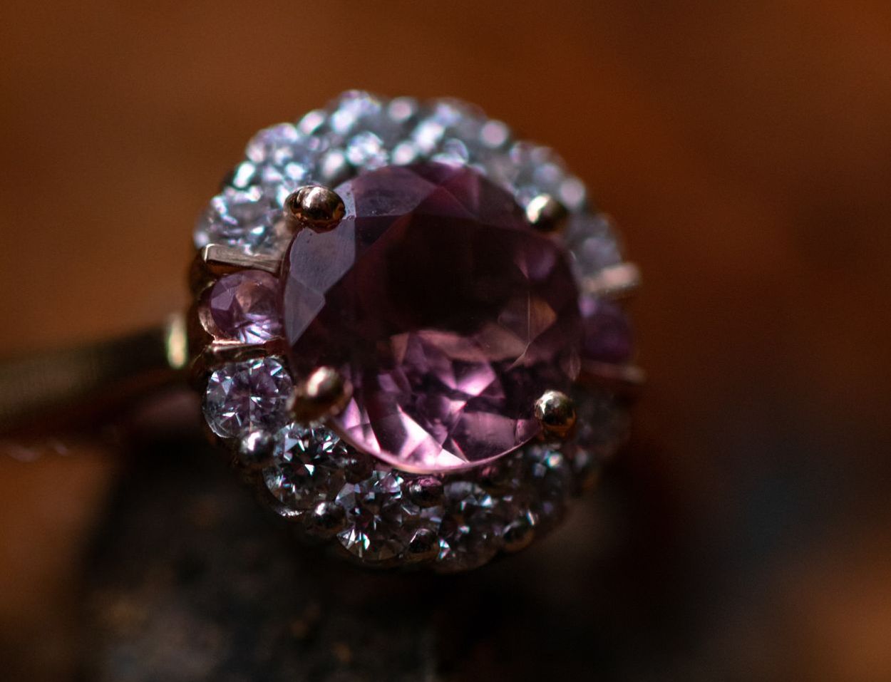 ¿Puede un diamante brillar en la oscuridad?