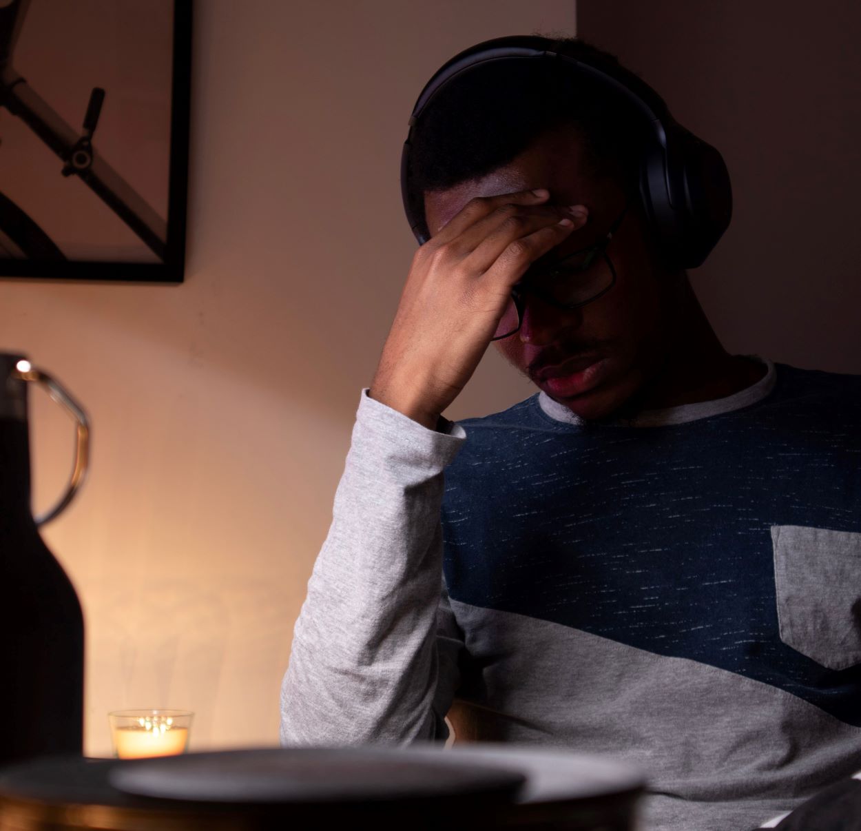 Pensar demasiado puede resultar en estrés y ansiedad.