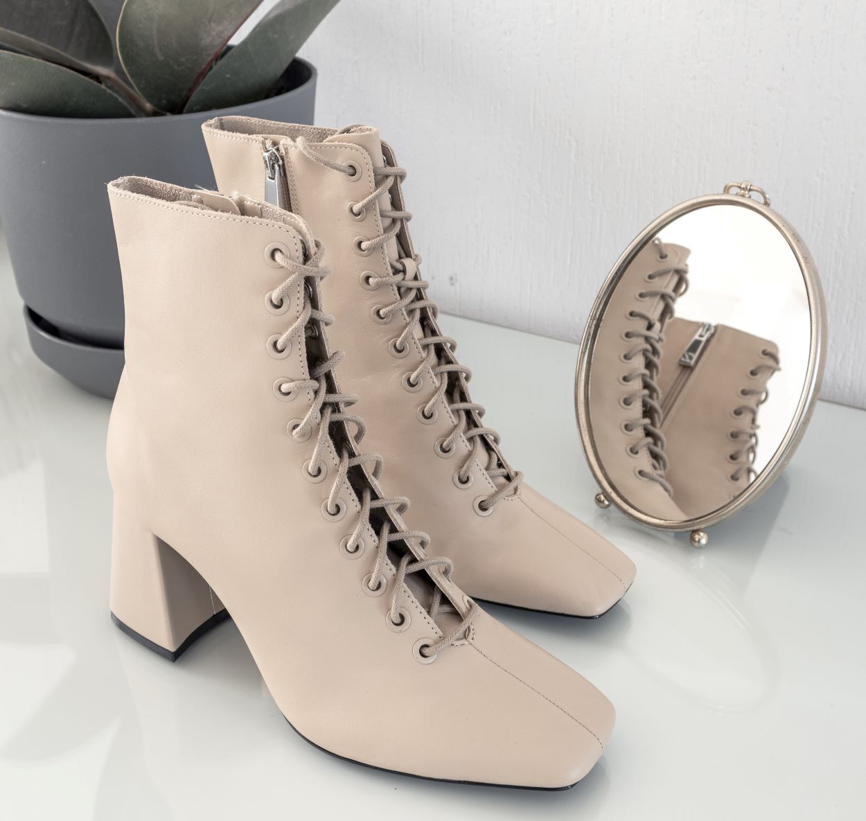 El tamaño del zapato chino es comparativamente más pequeño.