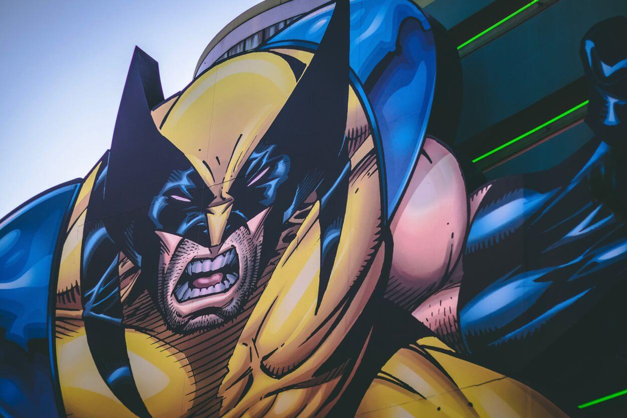 ¿Quién es más fuerte? – Todas las diferencias Pintura de Wolverine en una pared.  Wolverine es un mutante que posee el gen X