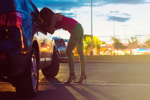 Diferencia entre “prostituta” y “Escort”-(Todo lo que necesitas saber) – Todas las Diferencias