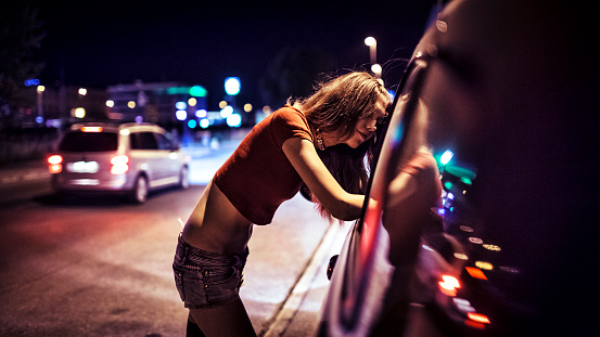 Diferencia entre “prostituta” y “Escort”-(Todo lo que necesitas saber) – Todas las Diferencias