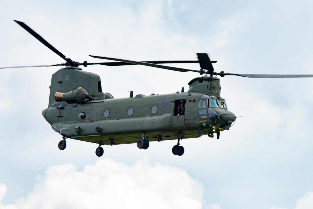 un helicóptero chinook