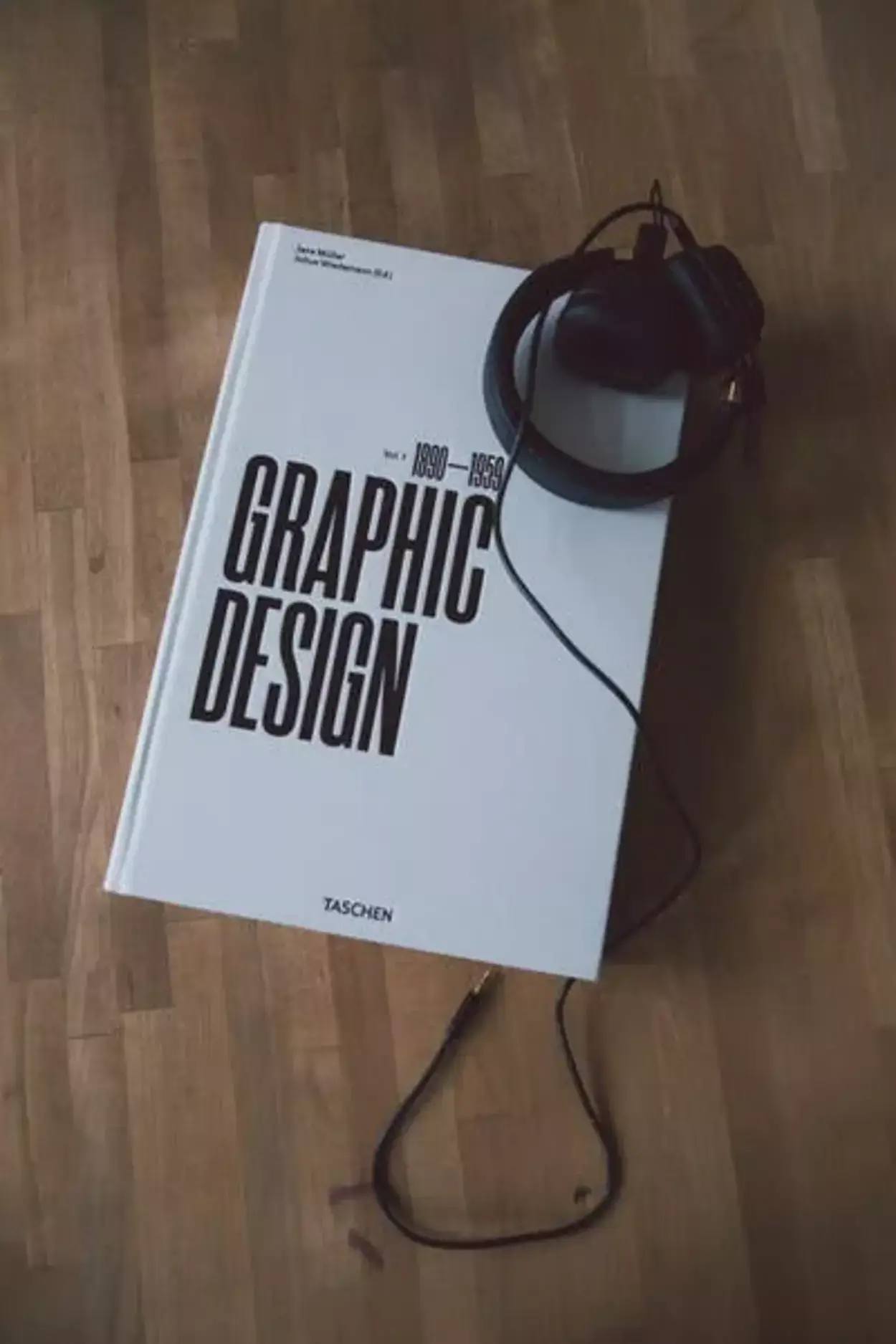 Diseño gráfico versus infografía (explicado): todas las diferencias Diseños gráficos, utilizados para logotipos e iconos