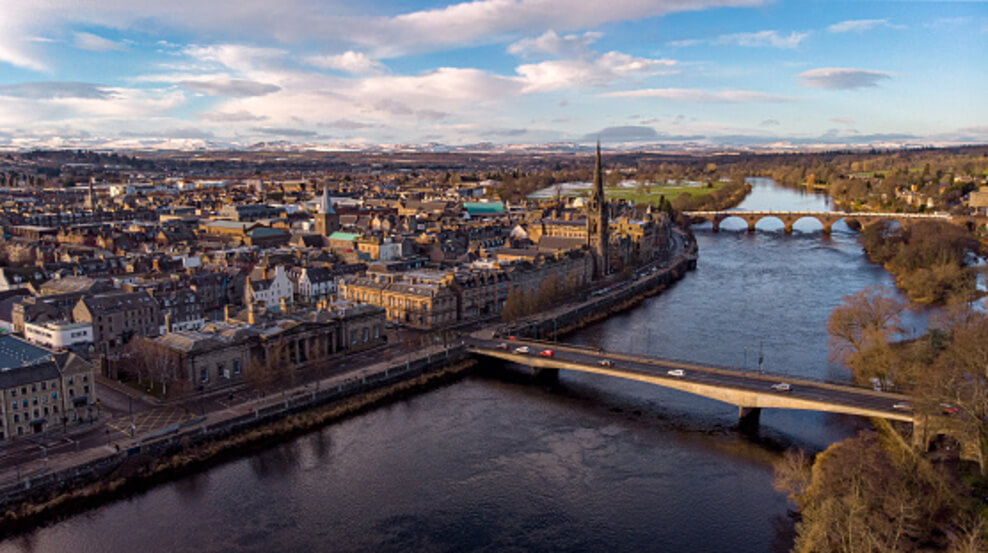 Una imagen que muestra el punto Drone que se encuentra en Escocia y está sobre el río Tay