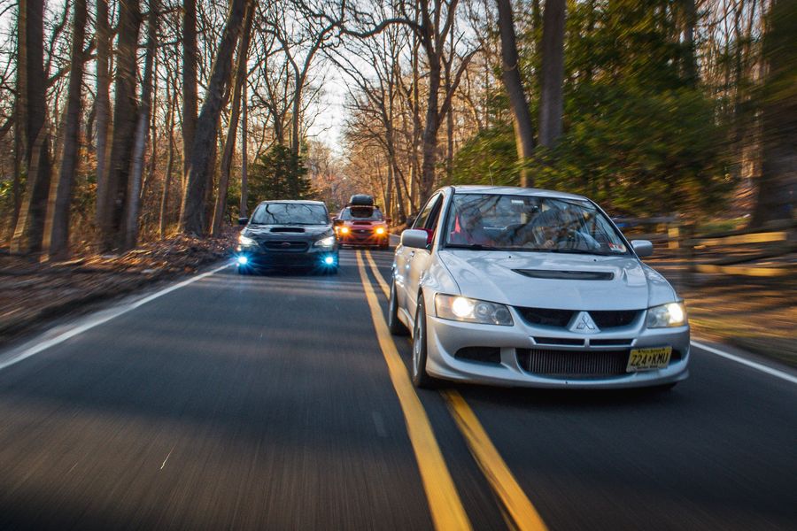 mitsubishi lancer en el camino