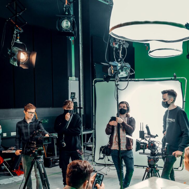 ¿Cuáles son las diferencias entre actuar en una película y actuar en una serie de televisión? – Todas las diferencias