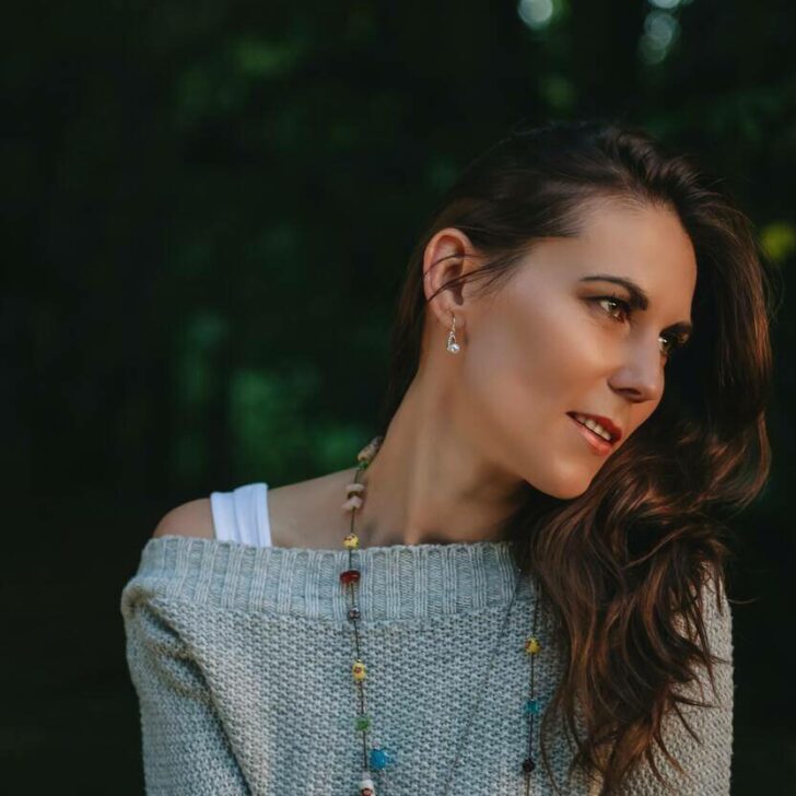 Pómulos Bajos vs. Pómulos Altos (Comparación) – Todas las Diferencias Pómulos Bajos vs. Pómulos Altos (Comparación) – Todas las Diferencias