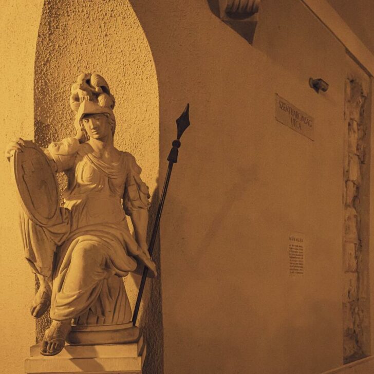 “Javelin” vs. “Spear” (Comparación) – Todas las diferencias