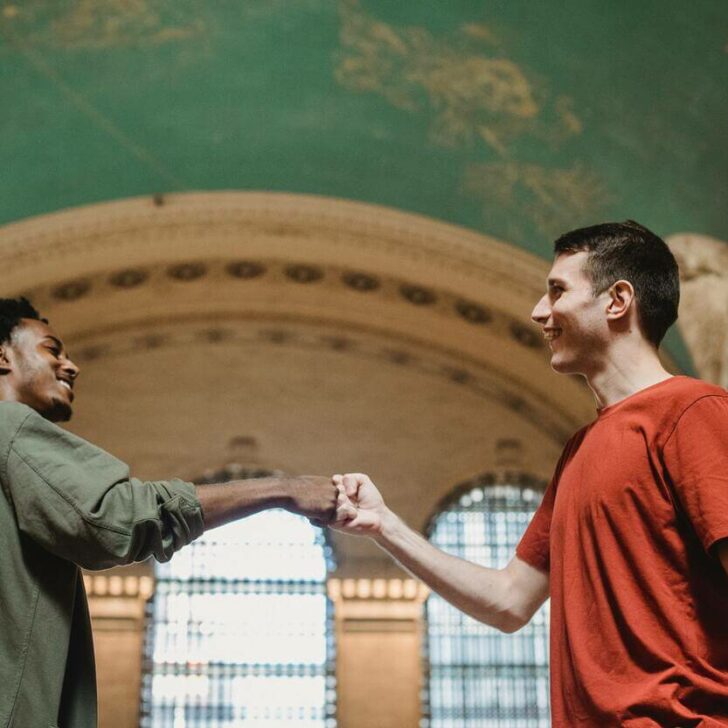 Diferencia entre frotar a alguien y frotar a alguien (explicado): todas las diferencias