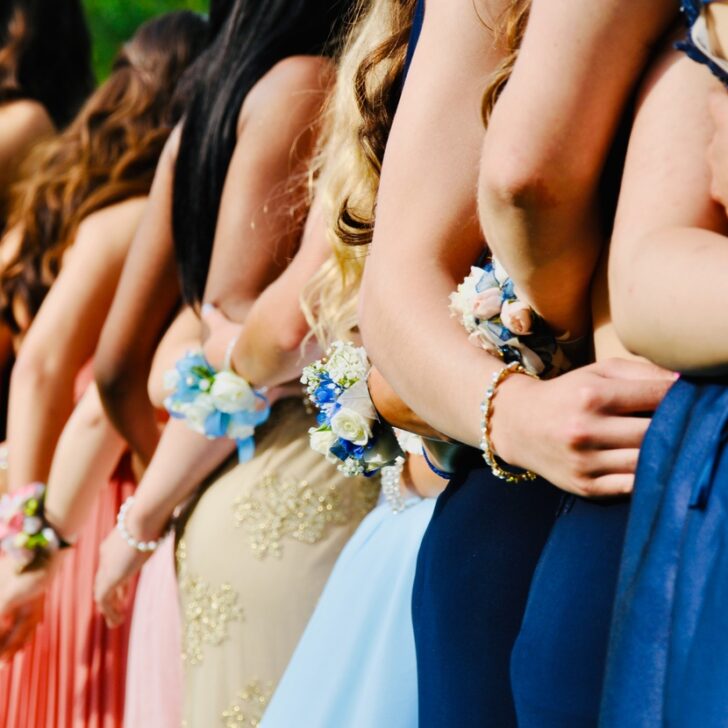 ¿Cuál es la diferencia entre Prom y Homecoming? (¡Saber qué es qué!) - Todas las diferencias ¿Cuál es la diferencia entre Prom y Homecoming? (¡Saber qué es qué!) - Todas las diferencias