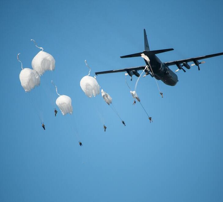 ¿Cuál es la diferencia entre aerotransportado y asalto aéreo? (Vista detallada) – Todas las diferencias