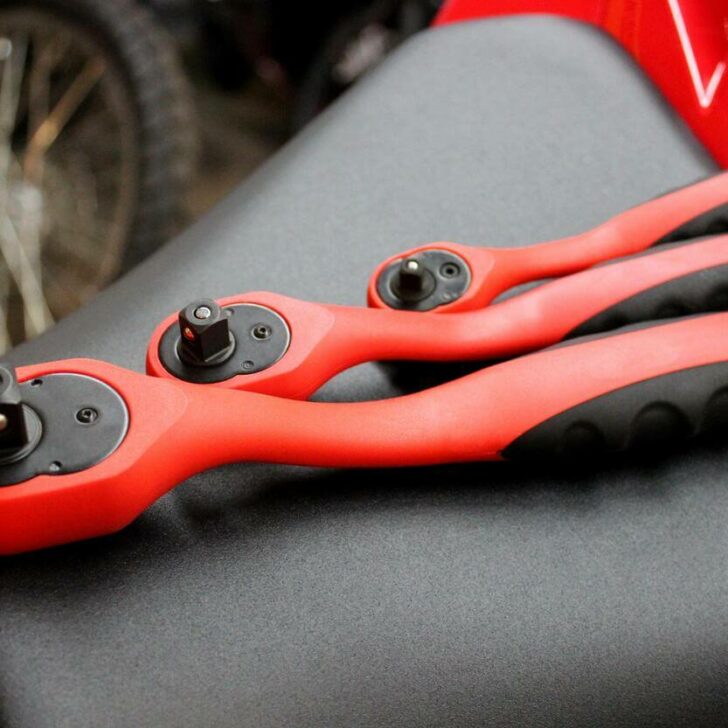 ¿Cuál es la diferencia entre un trinquete y una llave de tubo? (Todo lo que necesitas saber) – Todas las diferencias