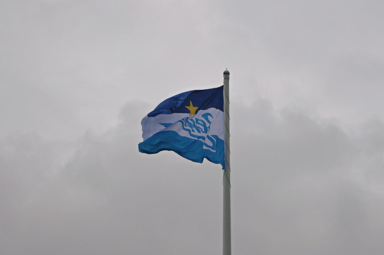 Una bandera ondeante de Uruguay