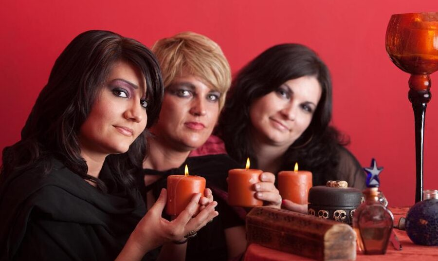 ¿Cuál es la diferencia entre brujas, magos y brujos? (Explicado) – Todas las diferencias