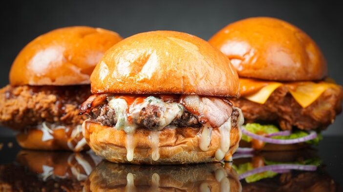 ¿Cuál es la diferencia entre hamburguesa y hamburguesa con queso? (Identificado) – Todas las diferencias ¿Cuál es la diferencia entre hamburguesa y hamburguesa con queso? (Identificado) – Todas las diferencias