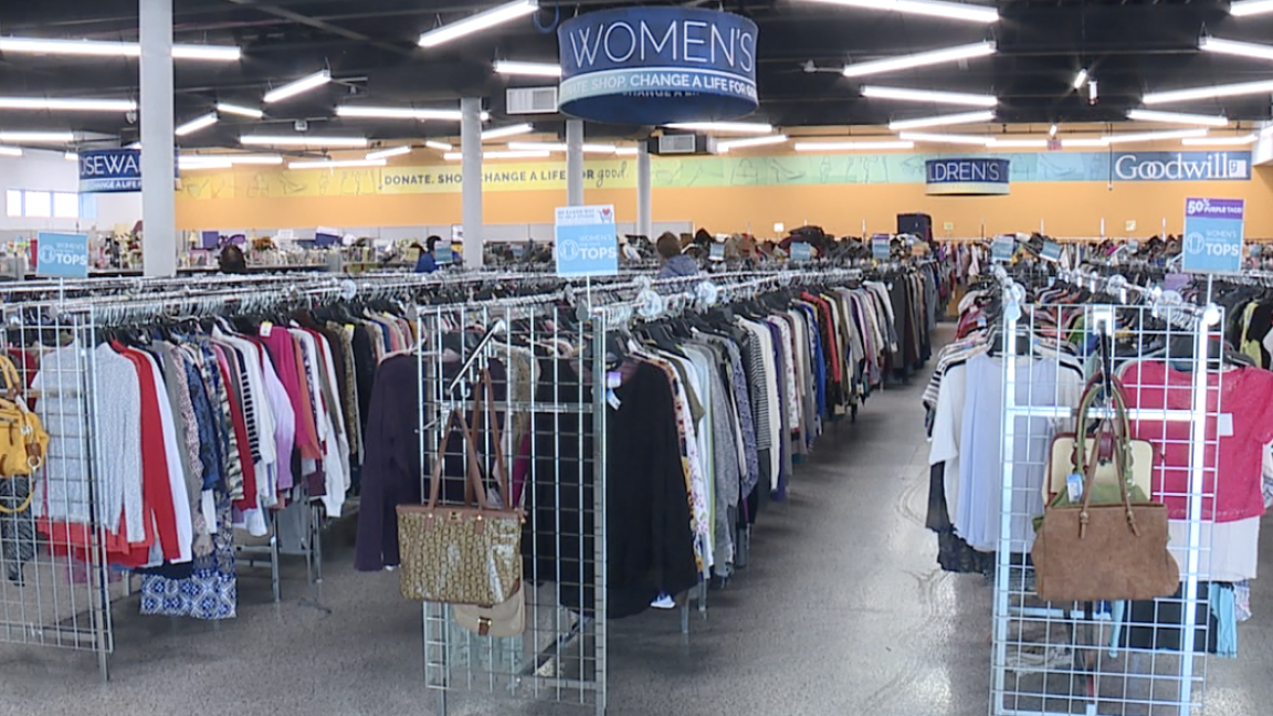 ¿Cuál es la diferencia entre una tienda de segunda mano y una tienda de buena voluntad? (Explicado) – Todas las diferencias